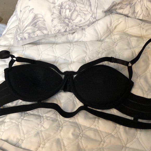 Black strappy bra 34D - Picture 3 of 6